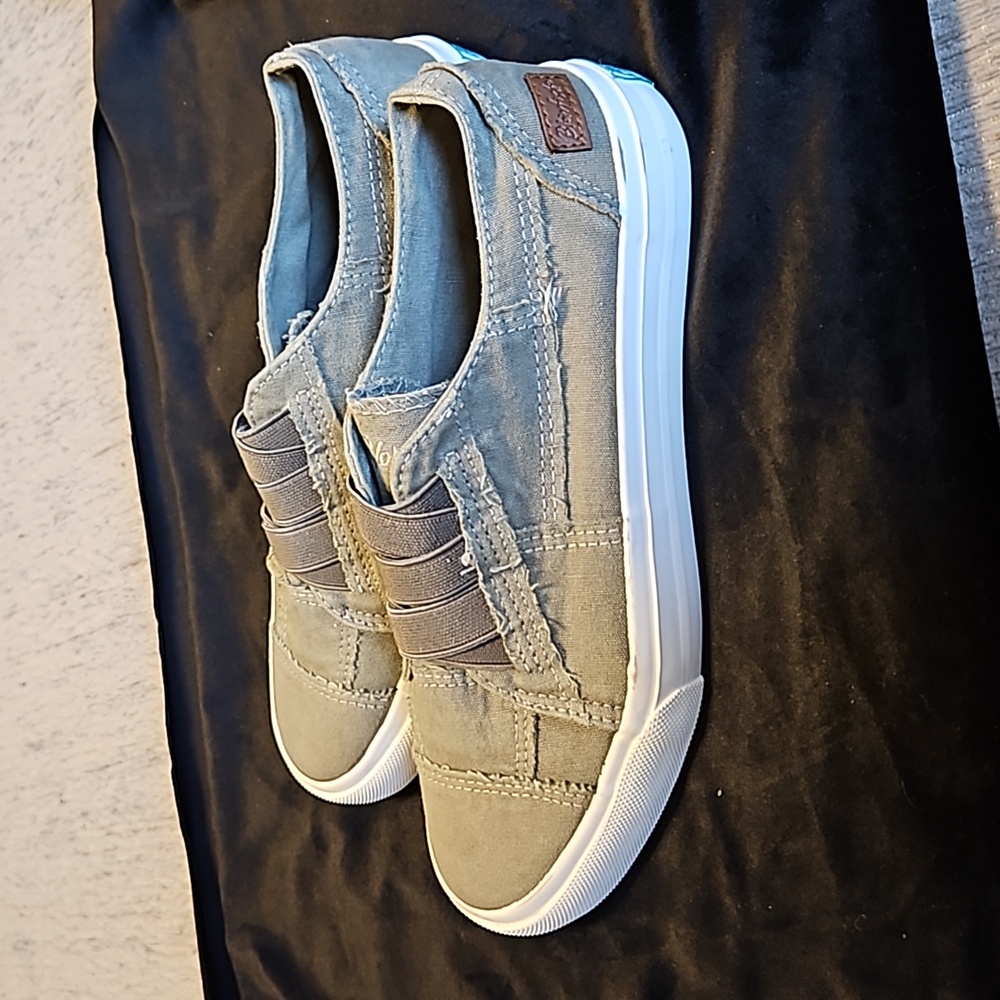 NWT Blowfish Malibu Army green slip on sneakers size 7.5 - Picture 4 of 7